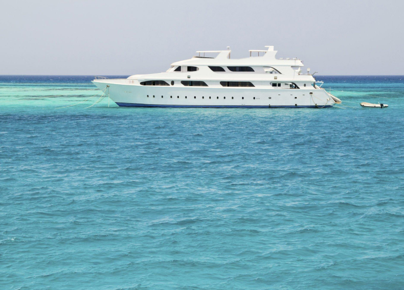 private yacht dubai for couples